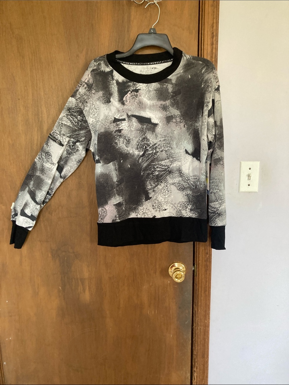 Nine West active paisley print pattern crewneck top zip pocket on sleeve S